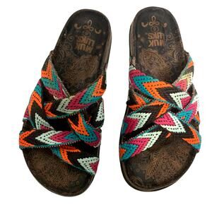 Muk Luks Women's Strappy Woven Chevron Pattern Colorful Slip On Sandals Size 6